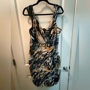 Women's plus size 16 dress barn DESIGNER fitted dress. Perfect for new years!